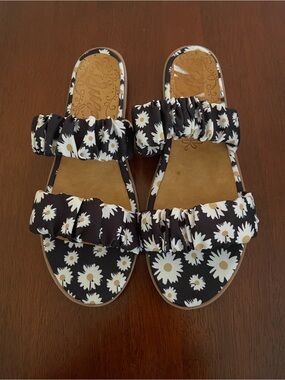 Sugar Black Daisy Ruched Slide Sandals - Brand New Never Worn
